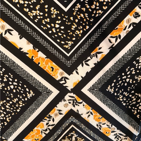 JM Collection Floral Chain Poly Span Tunic Top Black White Gold Toggles Med - Picture 12 of 15